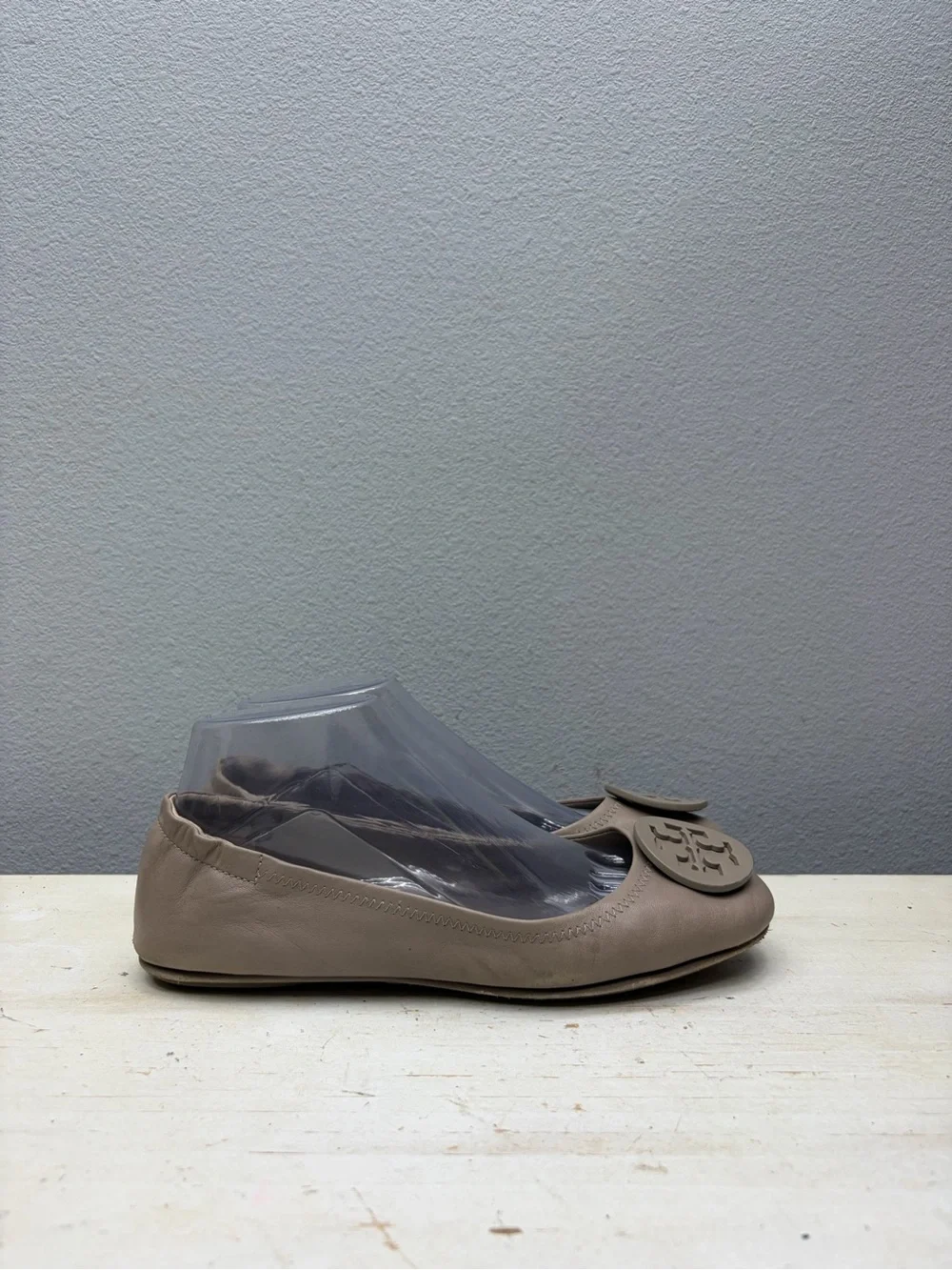 Tory Burch Beige Leather Mini Travel Flats Size 8